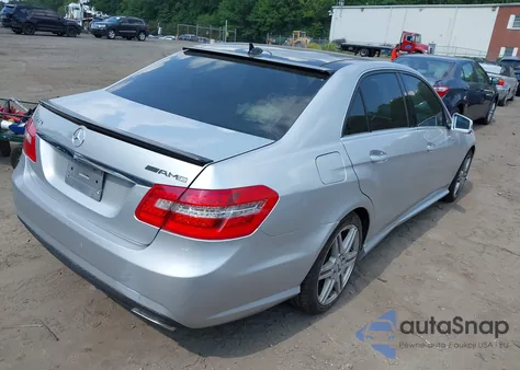 2010 Mercedes-Benz E 550 4Matic из США, поврежденный, VIN WDDHF9AB3AA131642